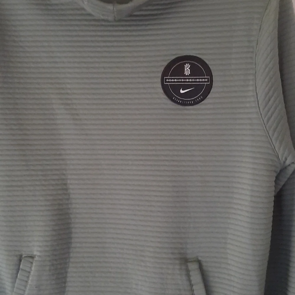 Nike pullover sz small
